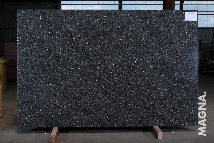 Oberfläche Granit Labrador Blue Pearl GT in Nahaufnahme
