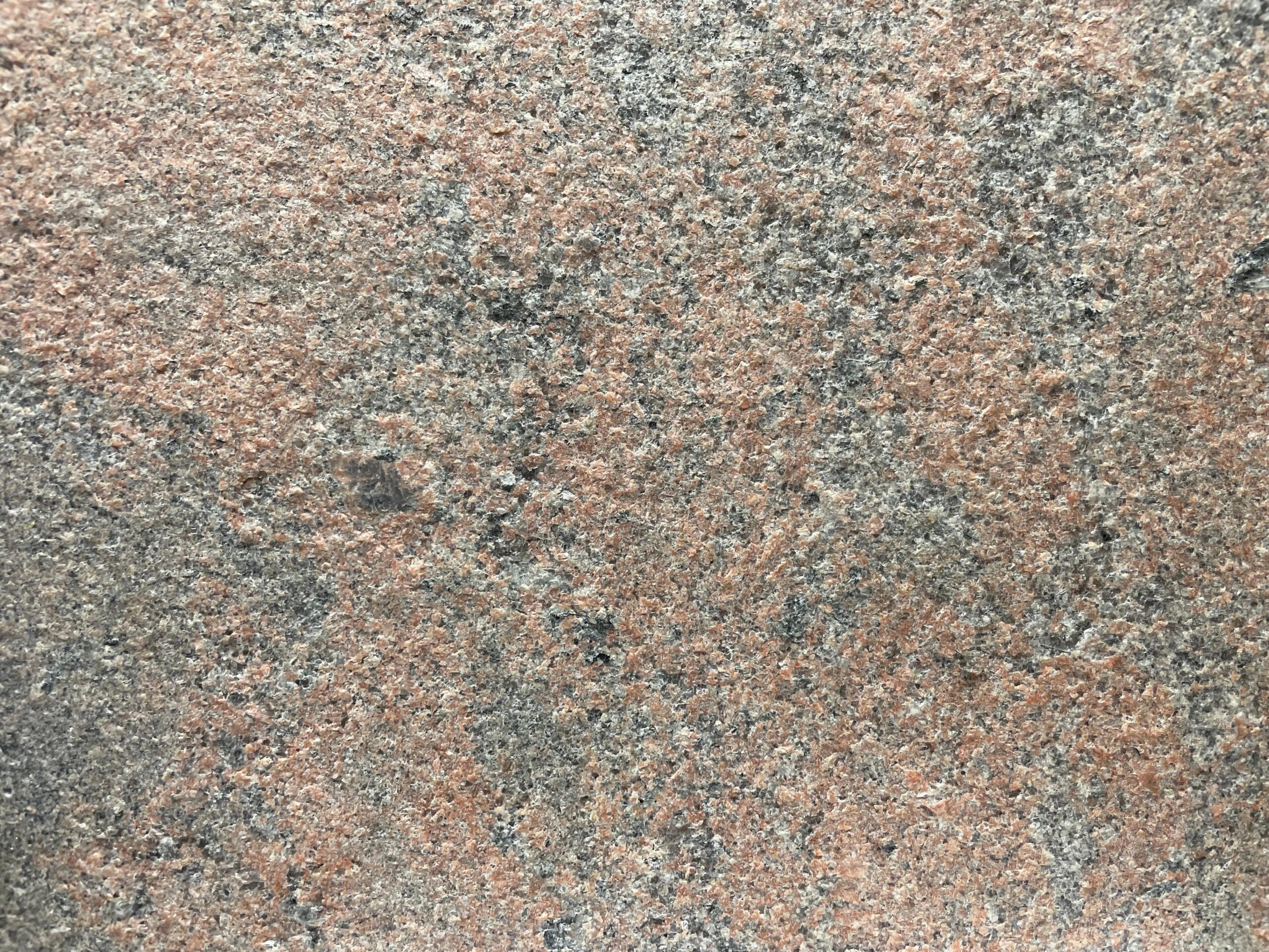 Oberfläche Granit Multicolor geflammt in Nahaufnahme