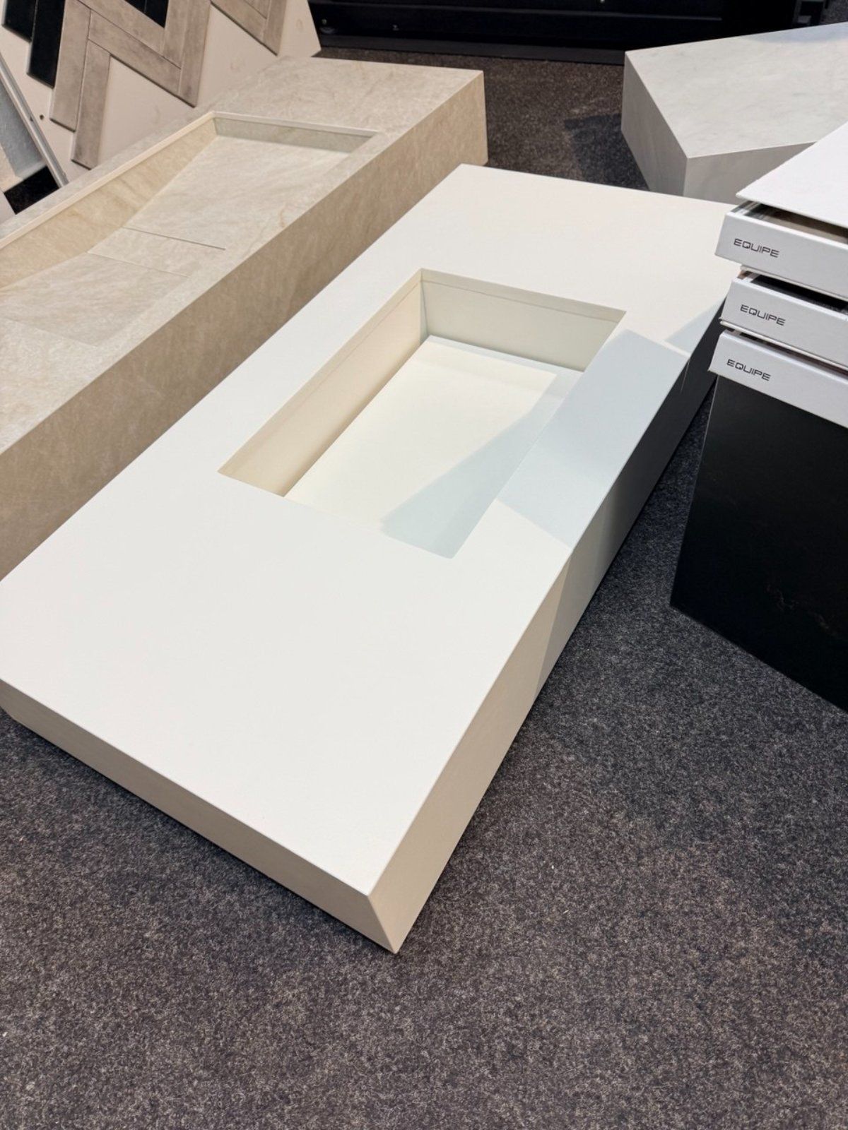 Waschtisch aus Keramik Laminam weiß matt, 105 x 50 cm, freihängend (nur Abholung)
