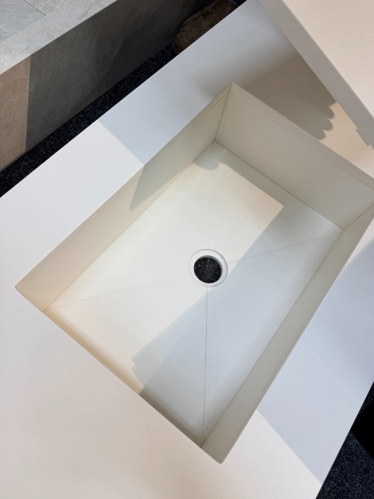 Waschtisch aus Keramik Laminam weiß matt, 105 x 50 cm, freihängend (nur Abholung)