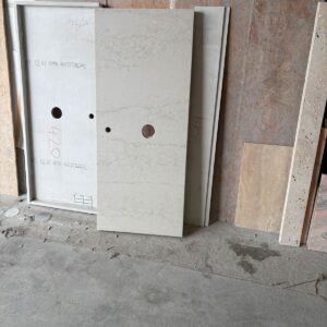 Waschtisch aus Quarzkomposit Technistone Glenco beige mit Rückwand, 140 x 58,2 cm