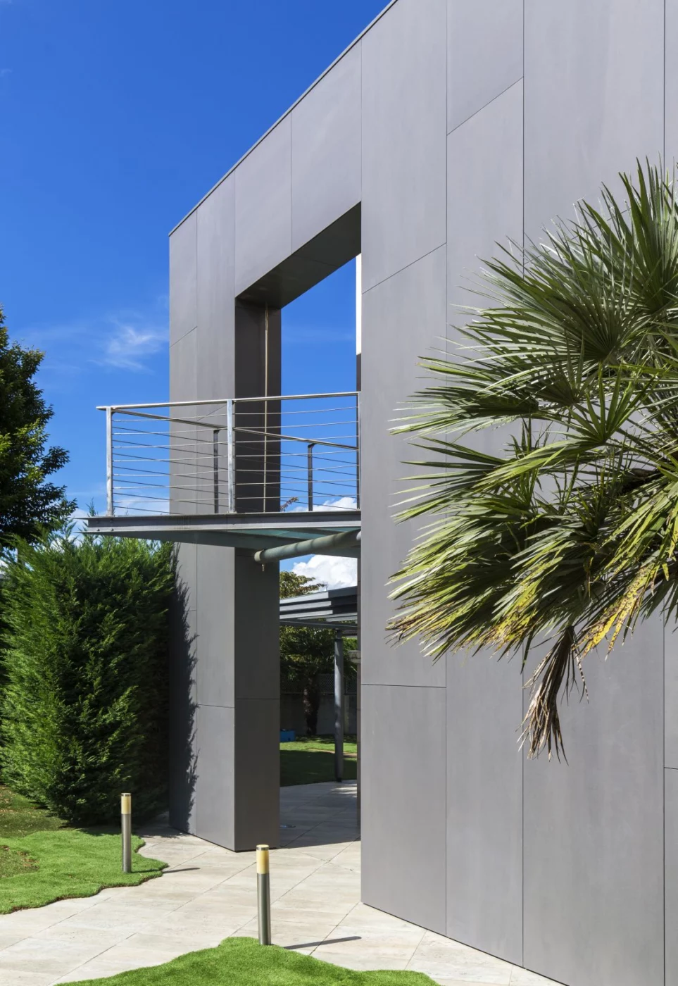 Neolith Cement, Anwendungsbeispiel mit Keramik gleichmäßiges Zementgrau