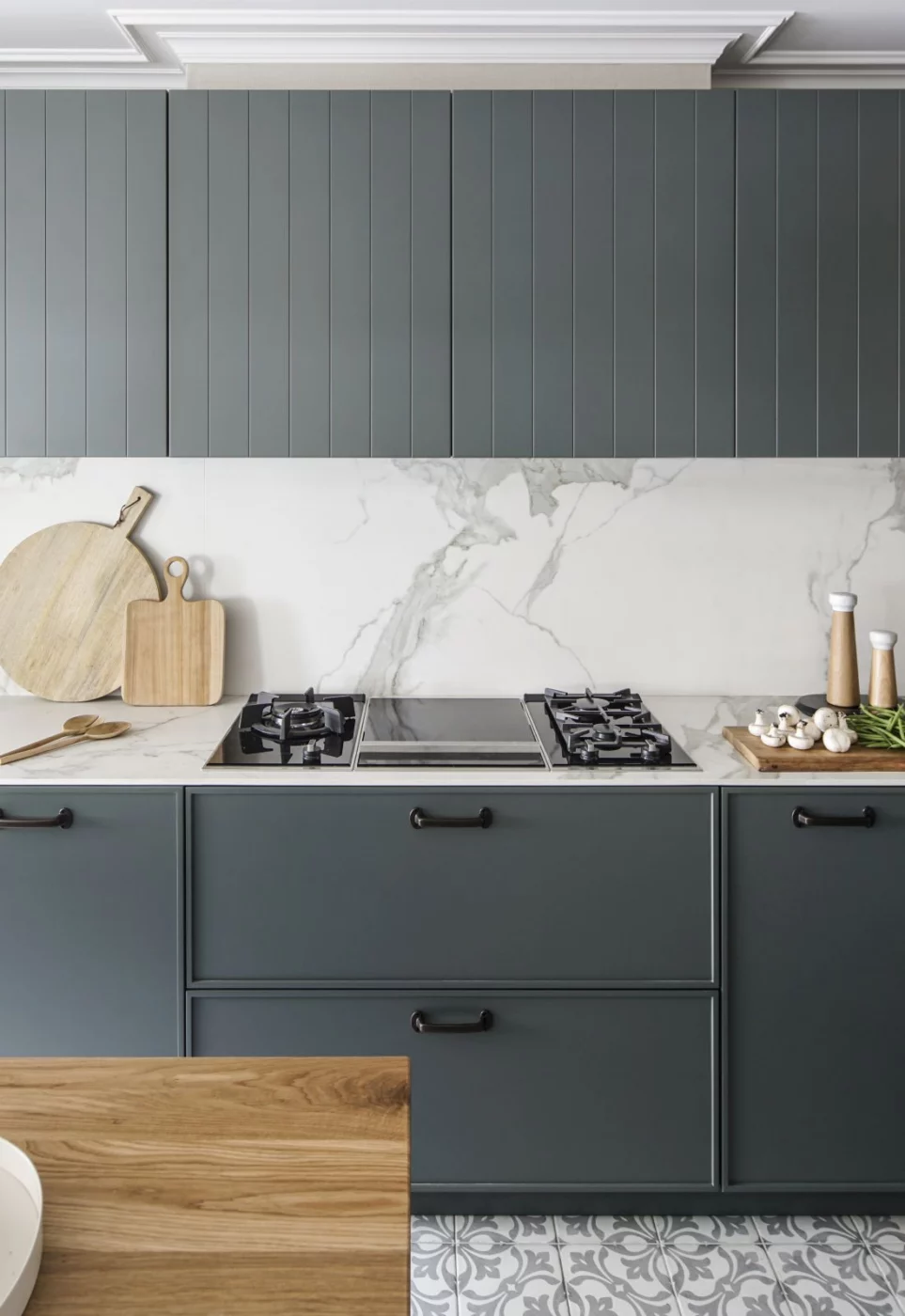 Neolith Estatuario Keramik-Arbeitsplatte, reinweiß mit grober und feiner grauer Maserung