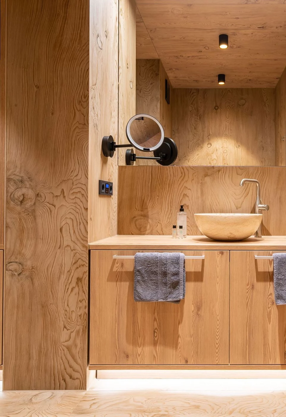 Neolith La Bohème Keramik-Arbeitsplatte, braun in Holzoptik (Zeder)