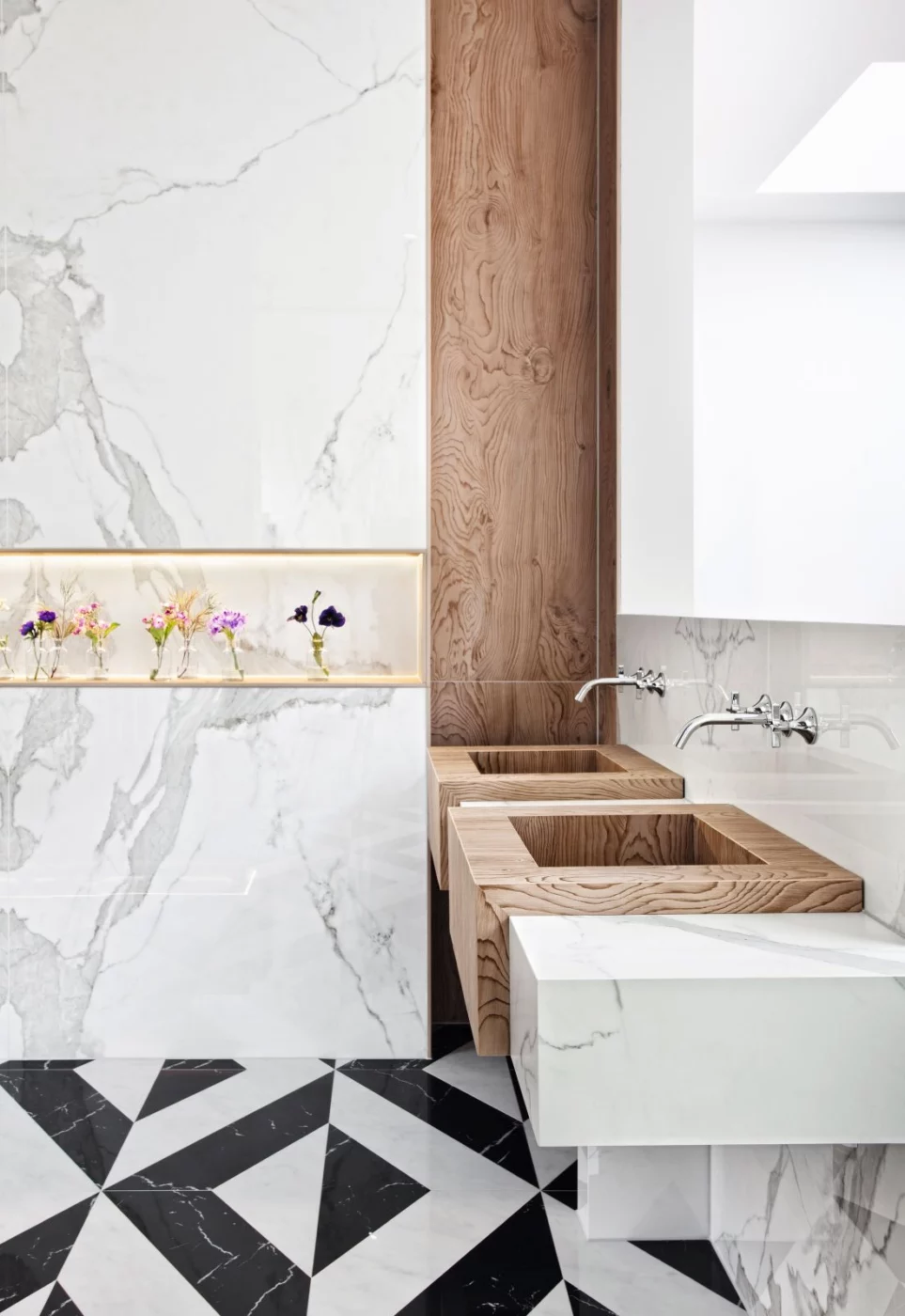 Neolith La Bohème, Anwendungsbeispiel mit Keramik braun in Holzoptik (Zeder)